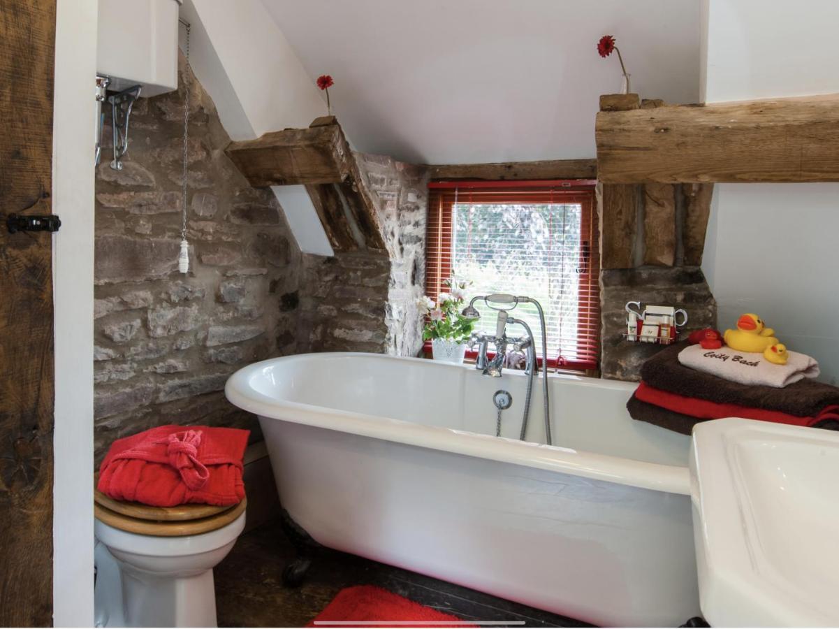Ty Fferm Hen, Ancient Farmhouse, Coity Bach Talybont-on-Usk Ngoại thất bức ảnh